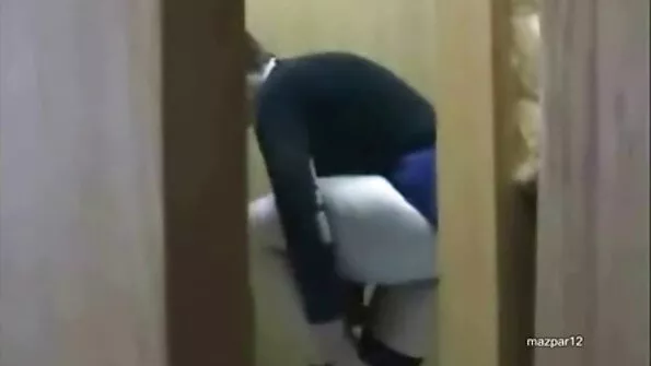 Негри розписали грудку на порно фільми бесплатно два члени на дивані.