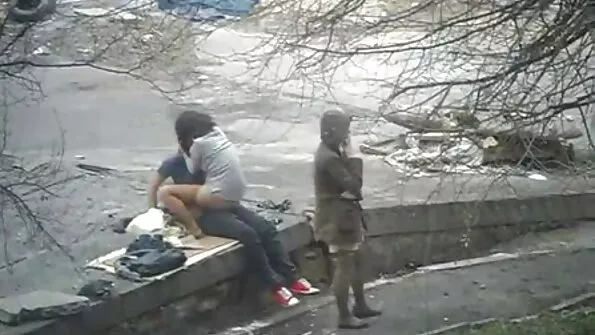Негритянка в писю отримує величезний хуй, порнофільми на руском що приводить її в захват.